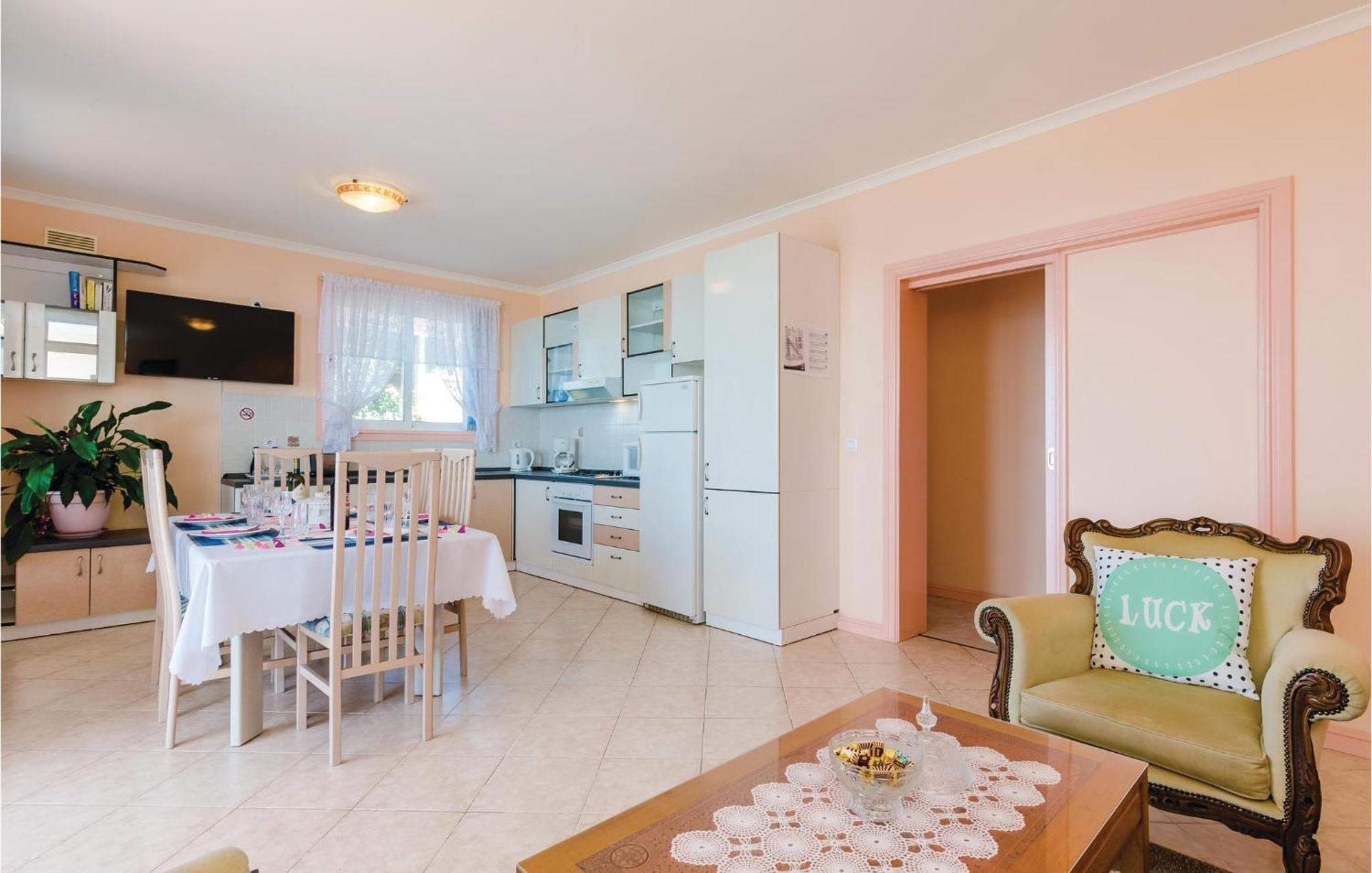 3 Bedroom Beautiful Apartment In 奥拉萨奇 外观 照片